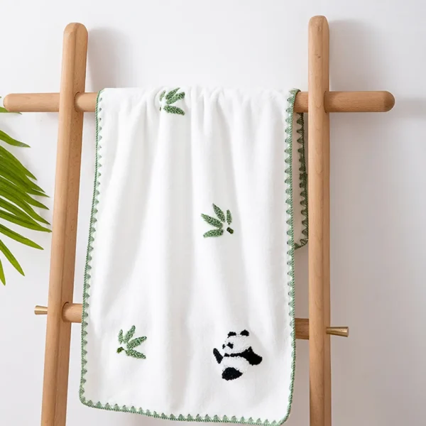 WPCTTW000161 Embroidered Panda Coral Fleece Thickened Absorbent Bath Towel